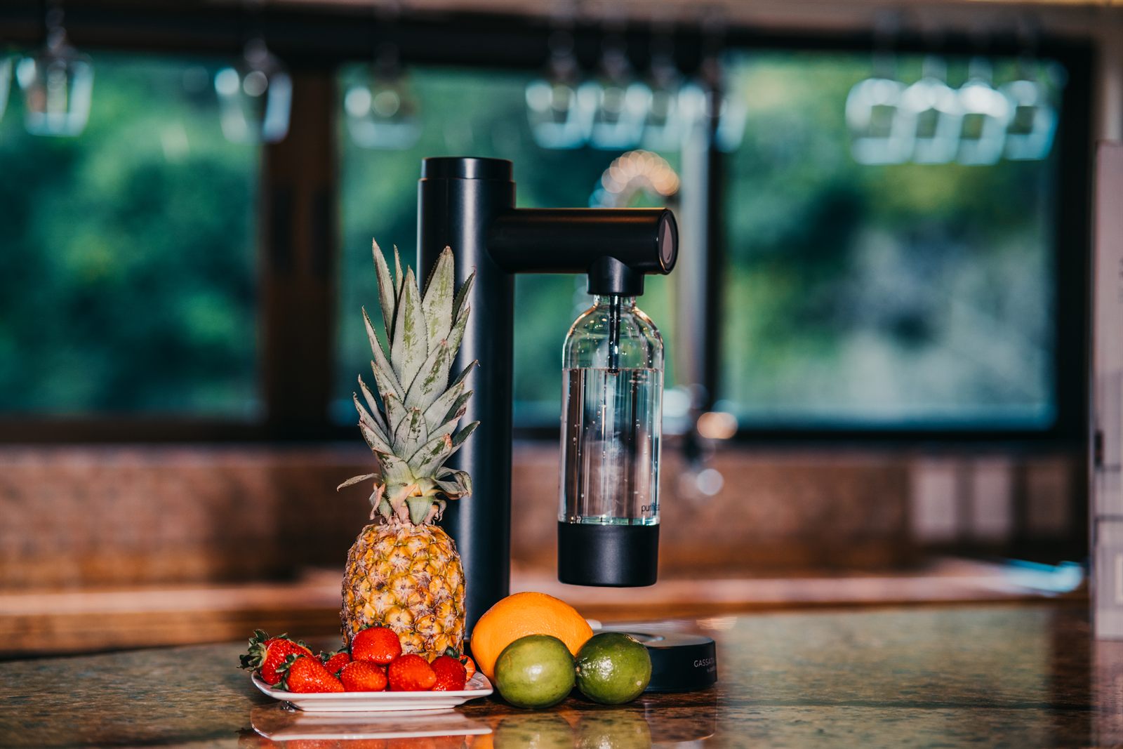Gassata Home com frutas frescas na bancada